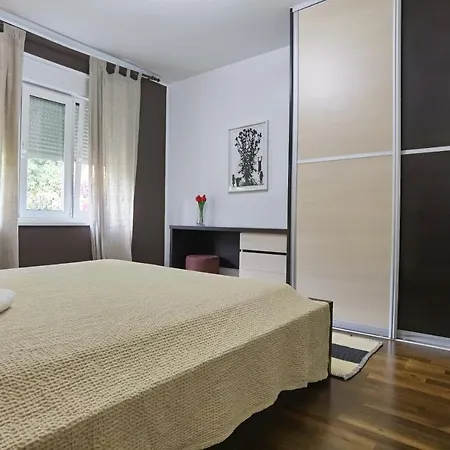 Pine And Lime Appartement Pula