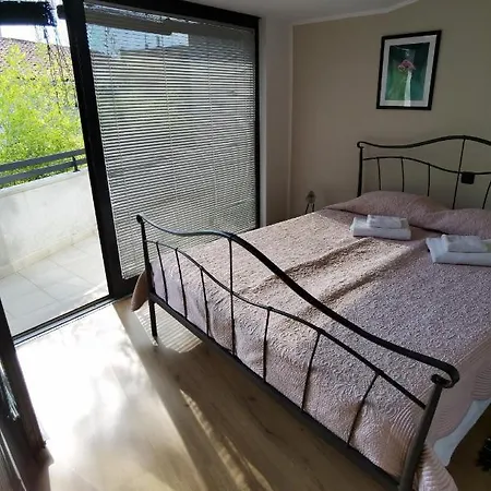 Pine And Lime Apartmán