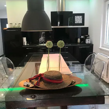Pine And Lime Apartmán