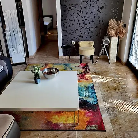 Pine And Lime Apartmán