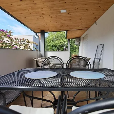 Pine And Lime Appartement Pula