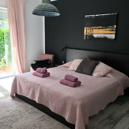 Apartament Pine And Lime Pula