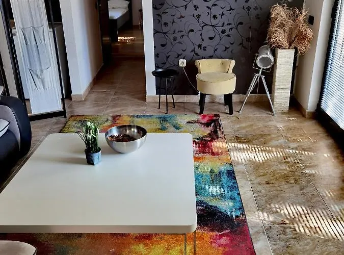 Pine And Lime Apartment