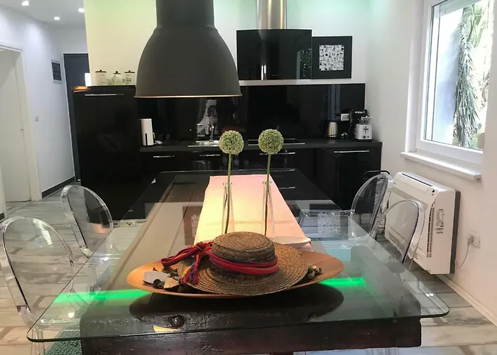 Pine And Lime Apartment